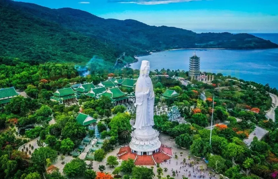 영흥사(린응사) | 선짜반도 해수관음상·전망 여행 가이드