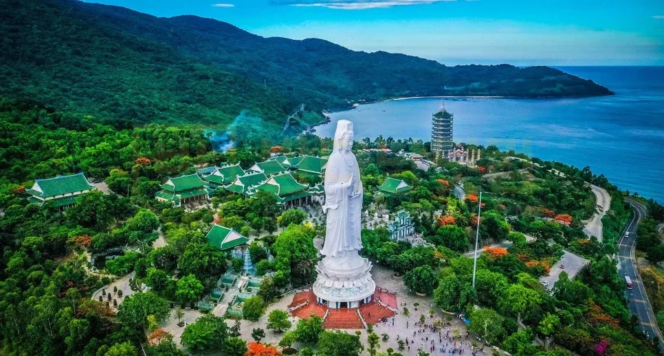 영흥사(린응사) | 선짜반도 해수관음상·전망 여행 가이드